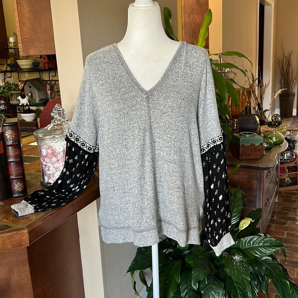 Hummingbird clothing v neck boho top szS